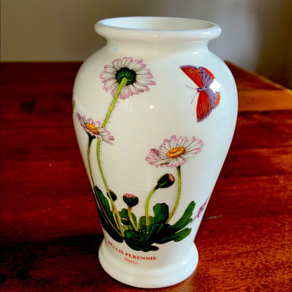 Vintage 1982 Portmeirion Bud Vase w original medallion stamp